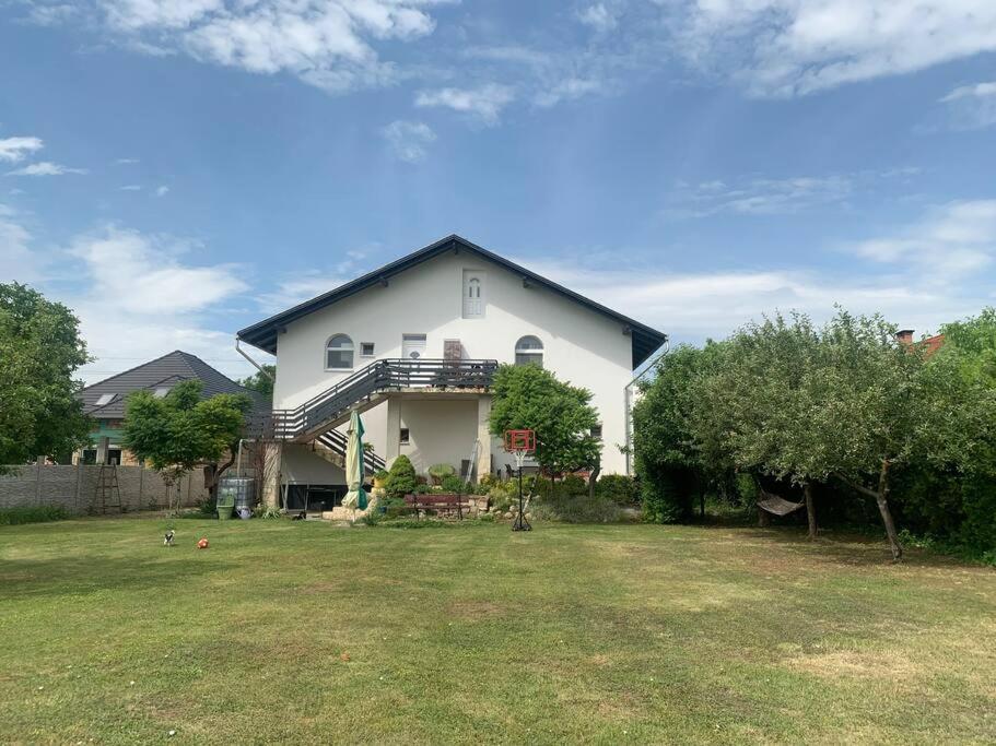 Apartmán - Csendes, Kenyelmes Csaladi Haz Erd